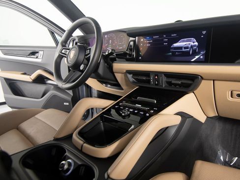 Certified 2026 Porsche Cayenne E-Hybrid AWD/4WD image 25