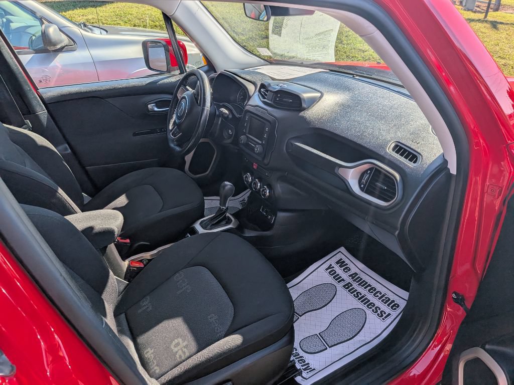 Used 2015 Jeep Renegade Latitude w/ Cold Weather Group FWD image 10