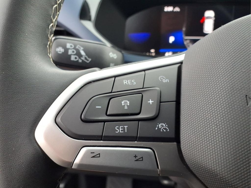 Used 2023 Volkswagen Taos SE AWD/4WD image 19