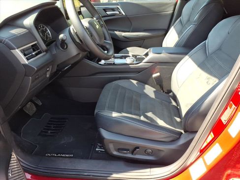 Used 2025 Mitsubishi Outlander SE FWD image 14