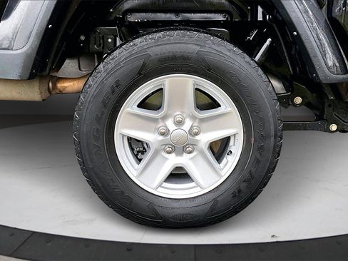 Certified 2022 Jeep Gladiator Sport image 34