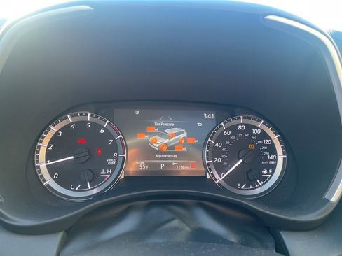 Used 2024 Toyota Highlander XLE image 7