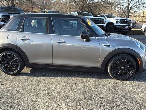 Used 2020 MINI Cooper 4-Door Hardtop image 4