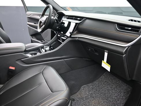 New 2026 Jeep Grand Cherokee L Limited AWD/4WD image 37
