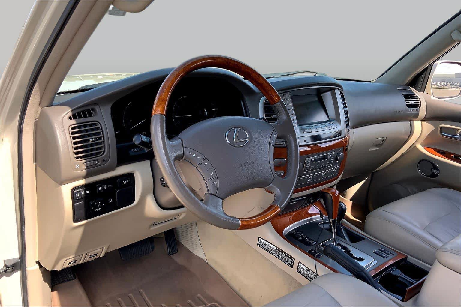 Used 2005 Lexus LX 470 4WD w/ Preferred Accessory Pkg image 16