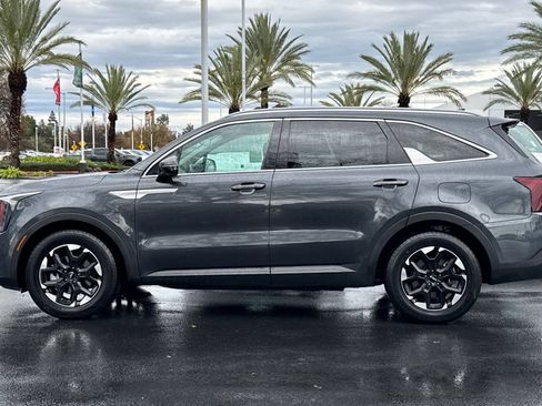 Used 2024 Kia Sorento S image 6