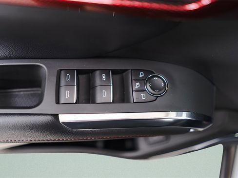 Used 2025 Chevrolet Traverse RS image 26