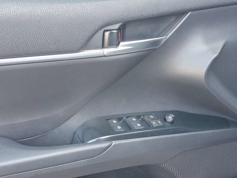 Used 2019 Toyota Camry SE w/ Carpet Mat Package FWD image 11