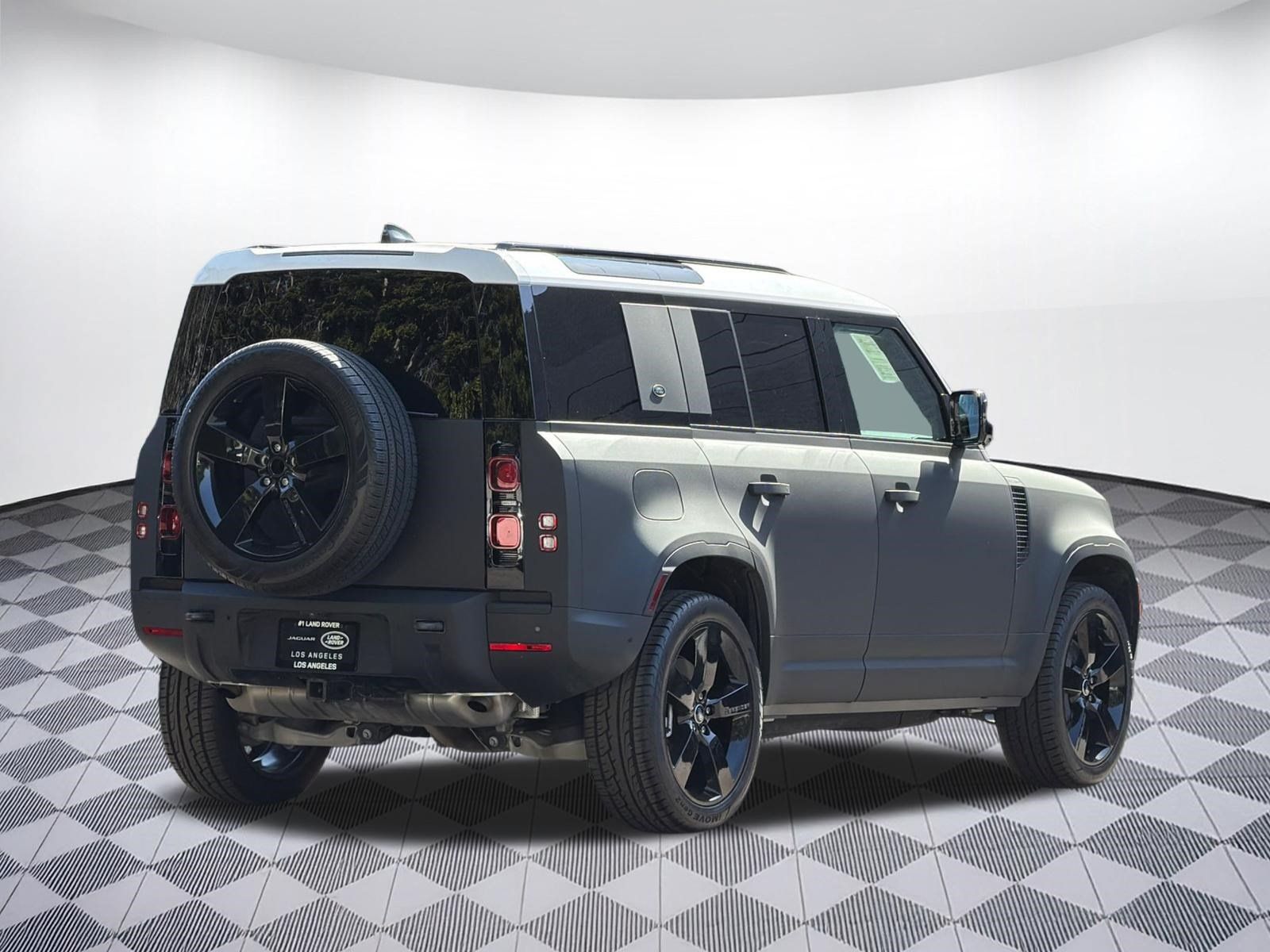 Used 2024 Land Rover Defender 110 X-Dynamic SE AWD/4WD image 9