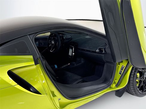 Used 2023 McLaren Artura RWD image 22