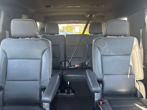 Used 2025 Chevrolet Suburban Premier AWD/4WD image 30
