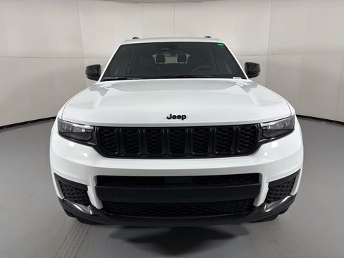 New 2025 Jeep Grand Cherokee L Altitude image 3