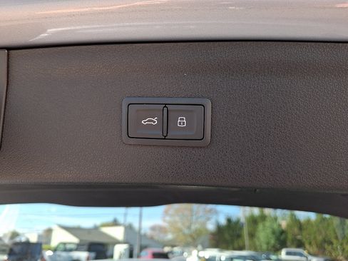 Used 2018 Audi Q3 2.0T Premium Plus w/ Premium Plus Package image 30