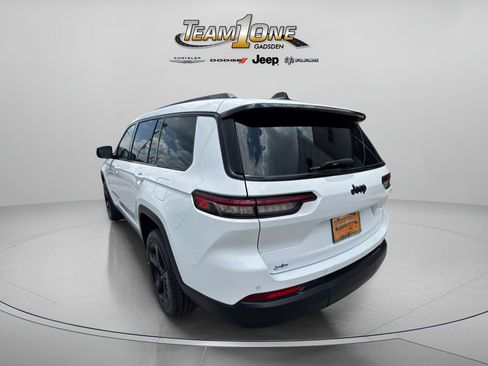 Used 2023 Jeep Grand Cherokee L Laredo RWD image 6