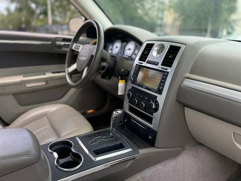 Used 2010 Chrysler 300 Touring RWD image 15