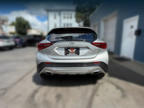 Used 2018 INFINITI QX30 AWD image 6