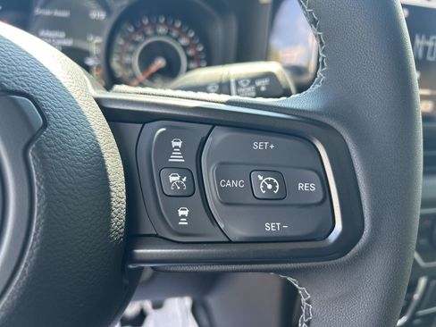 New 2025 Jeep Gladiator Sport image 17