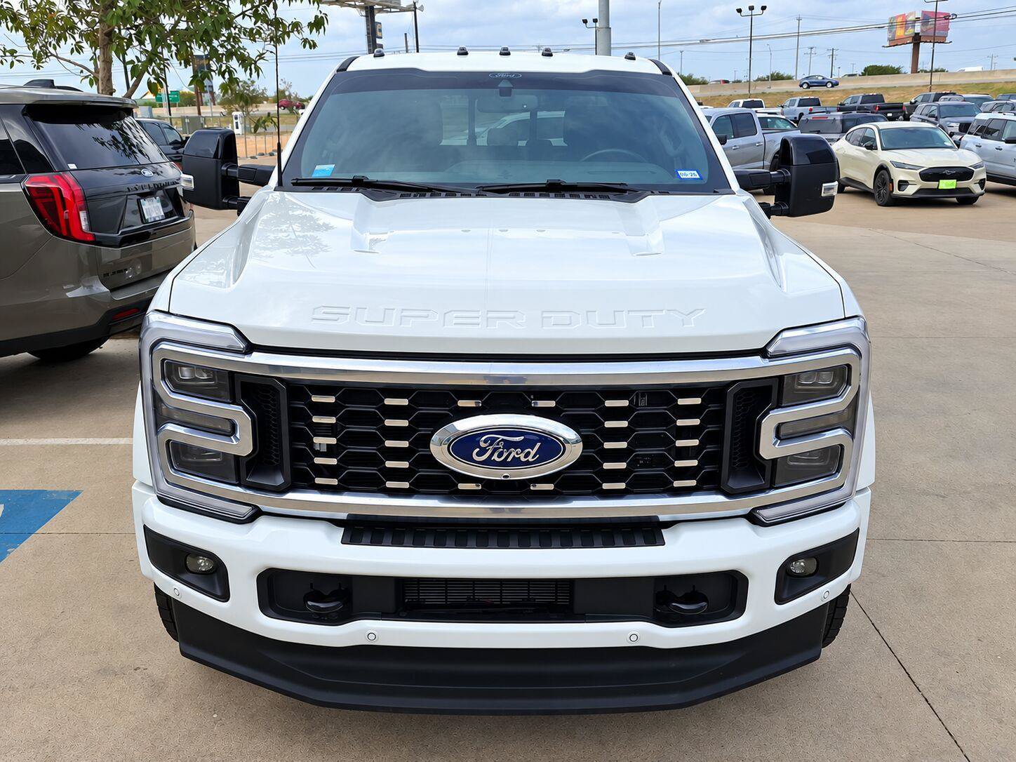 Used 2025 Ford F450 Platinum w/ FX4 Off-Road Package AWD/4WD image 5
