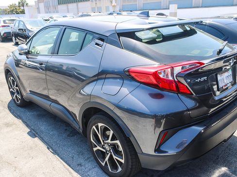 Used 2021 Toyota C-HR XLE FWD image 12