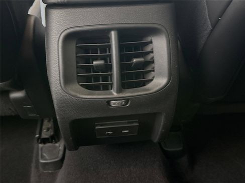 Used 2020 Jeep Cherokee Altitude image 25