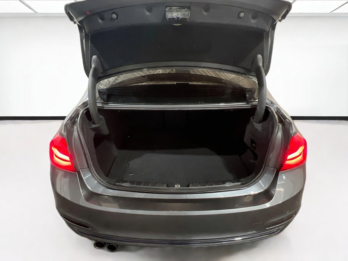 Used 2018 BMW 330e RWD image 20
