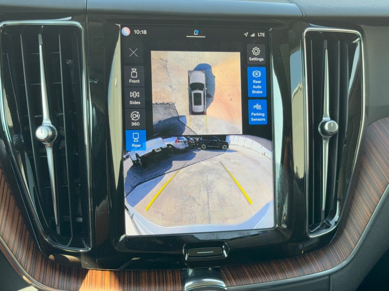 Certified 2024 Volvo XC60 B5 Plus AWD/4WD image 24