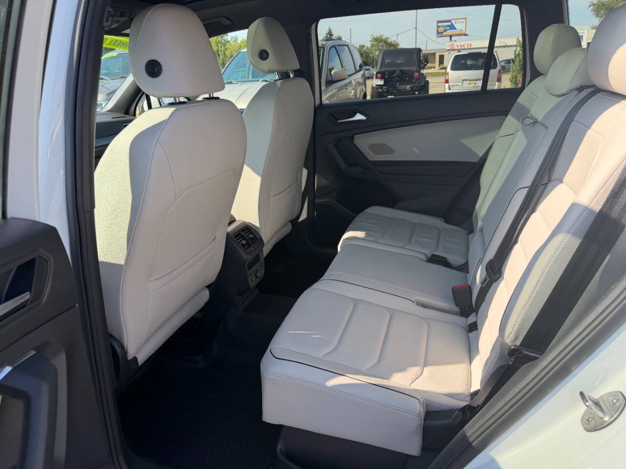 Used 2019 Volkswagen Tiguan SEL Premium R-Line AWD/4WD image 11