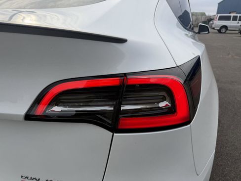Used 2022 Tesla Model Y Performance image 15