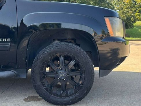 Used 2013 Chevrolet Avalanche LT image 30