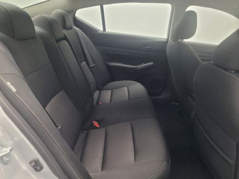 Used 2024 Nissan Altima 2.5 SV FWD image 19