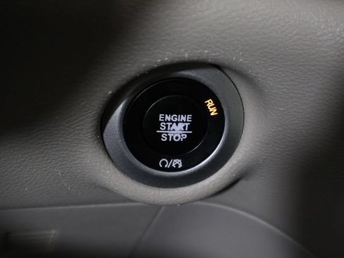 Used 2021 Chrysler Voyager Lxi FWD image 35