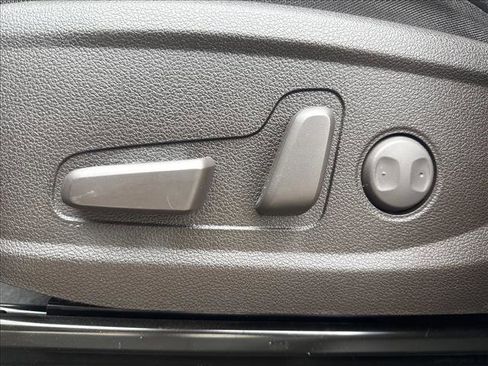 Used 2020 Hyundai Santa Fe SEL w/ Convenience + Premium Package image 12