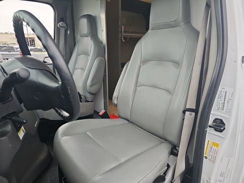 Used 2019 Ford E-450 and Econoline 450 Super Duty w/ Power Windows & Locks Group image 15