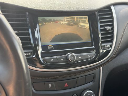 Used 2019 Chevrolet Trax LT w/ Sun & Sound Package FWD image 36
