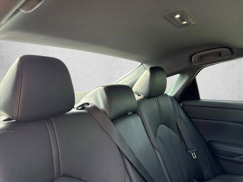 Used 2019 Toyota Avalon XLE w/ Moonroof Package FWD image 13