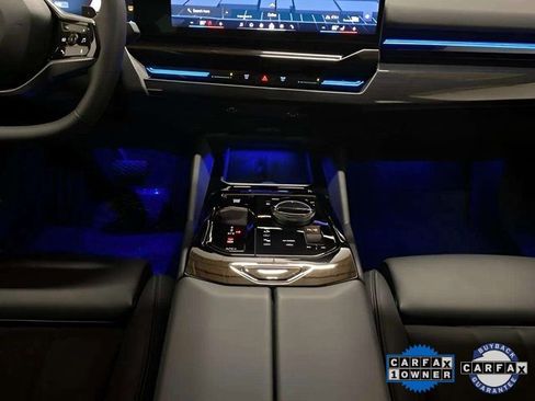 Used 2025 BMW 530i xDrive image 12