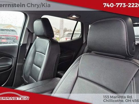 Used 2024 GMC Terrain SLT image 24