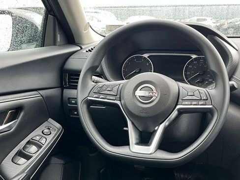 Used 2025 Nissan Sentra SV image 27