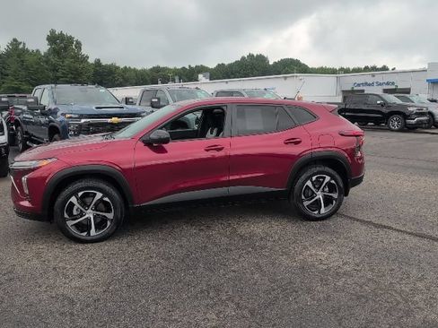 Used 2024 Chevrolet Trax RS FWD image 3