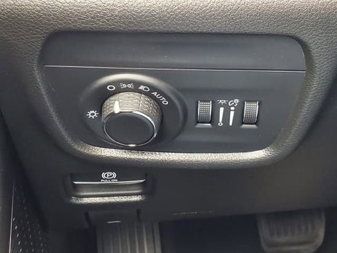 Used 2024 Jeep Grand Cherokee L Laredo image 14