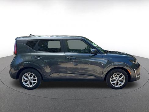 Used 2025 Kia Soul LX w/ LX Technology Package FWD image 8