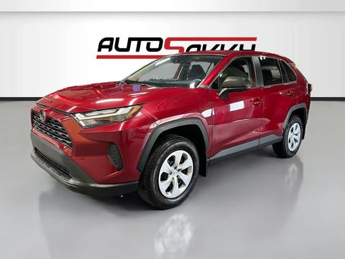 Used 2024 Toyota RAV4 LE AWD/4WD image 3