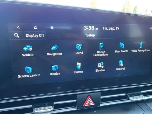 Used 2023 Hyundai Elantra Limited image 32