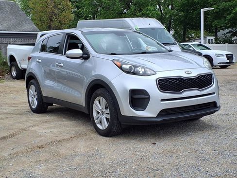 Used 2019 Kia Sportage LX image 3