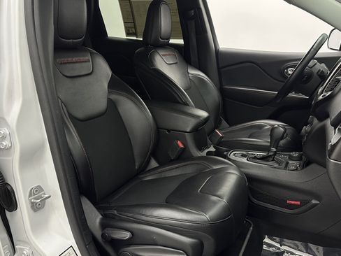 Used 2019 Jeep Cherokee Trailhawk image 34