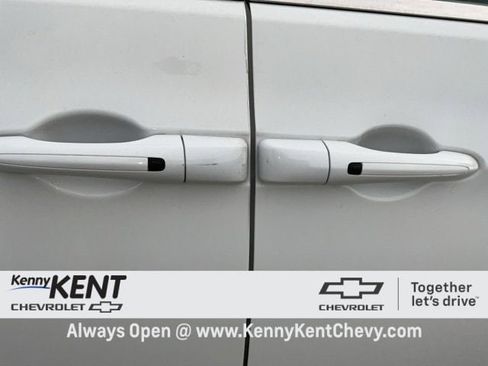 Used 2024 Chrysler Pacifica Limited image 12