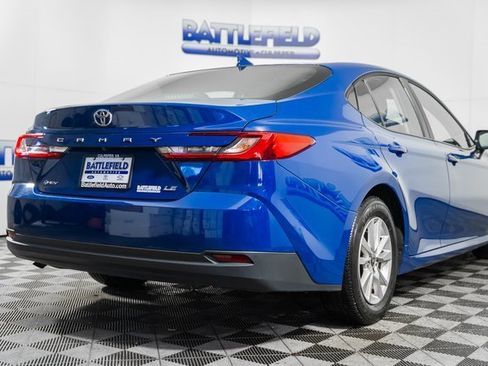 Used 2025 Toyota Camry LE image 6