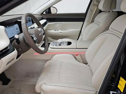 Used 2024 Genesis G90 3.5T image 3