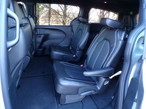 New 2026 Chrysler Pacifica Select image 10