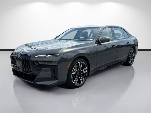 New 2026 BMW 750e xDrive AWD/4WD image 7